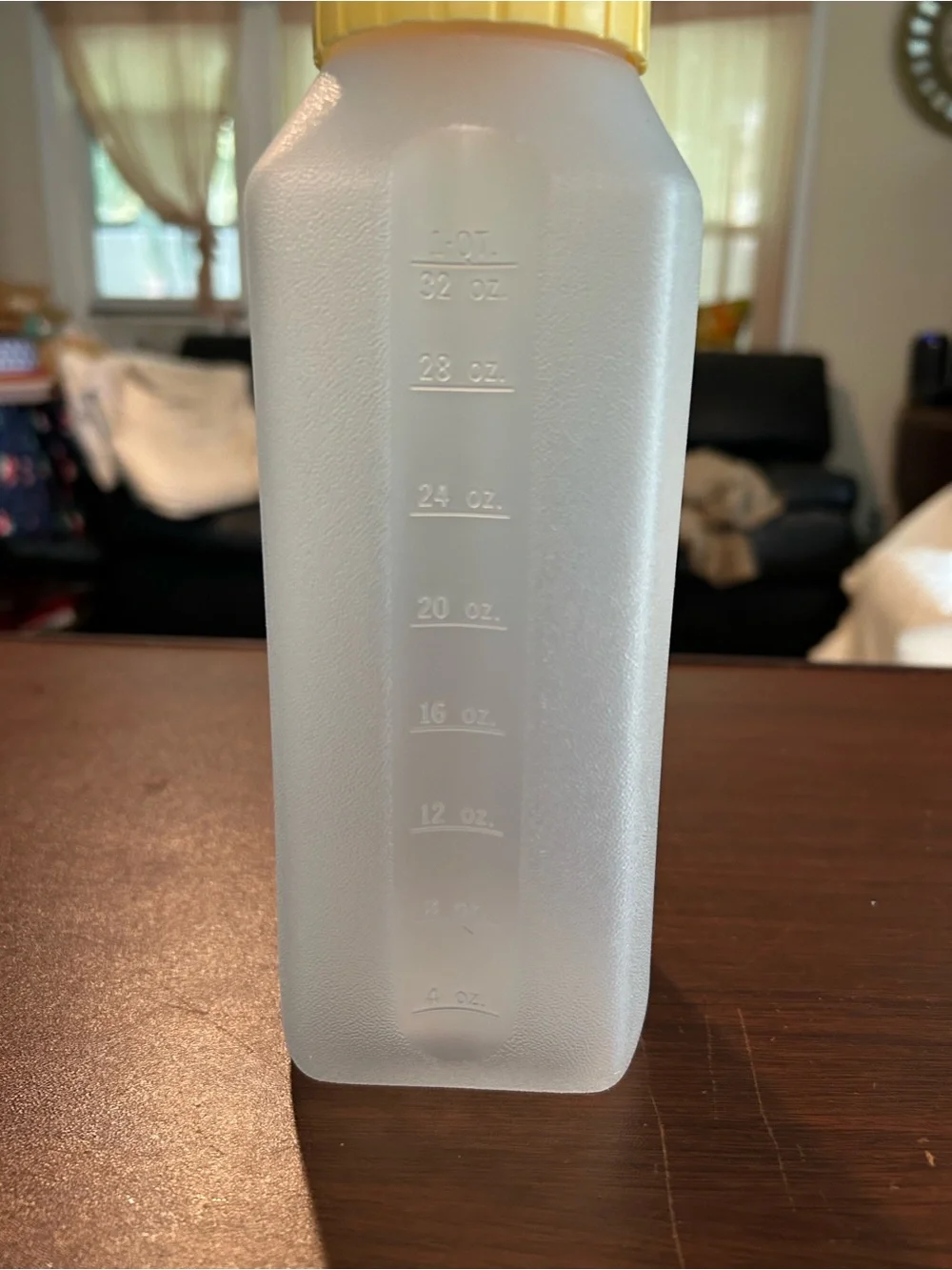 Vintage Rubbermaid 1 quart drink jug with built-in straw and a yellow lid